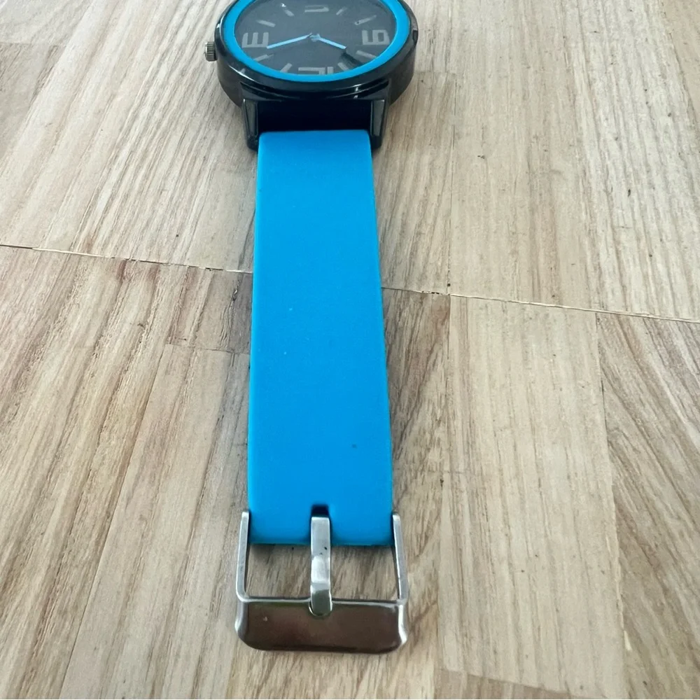 Unbranded blue and black watch NEW BATTERY